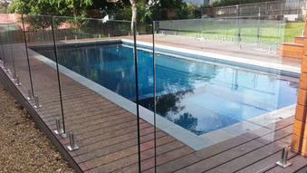 Nikenbah 4655 pool glass cleaning