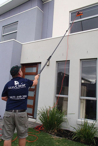 Window cleaner Eli Waters 4655 with water fed pole